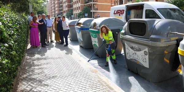 El Ayuntamiento reagrupa los contenedores y aplica un tratamiento especial para mejorar las ubicaciones